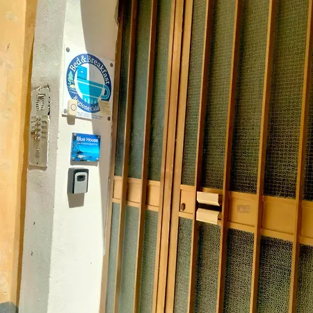アパート Blue House